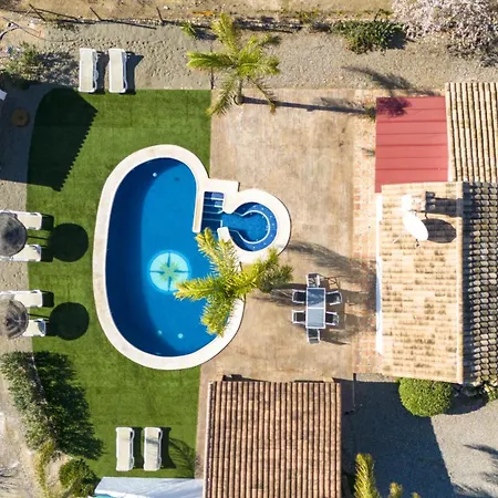 El Cerro - Piscina Y Jacuzzi *